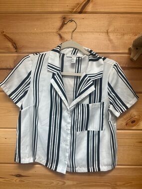 Forever 21 Cropped Striped Button Front Shirt Black White Collared Top